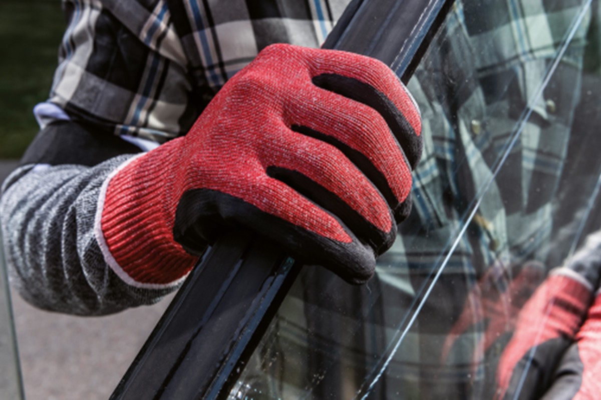 Ear protection, respiratory protection, skin protection, exoskeletons, hand protection, workwear and protective clothing, resource-efficient PPE, consulting services and many more.