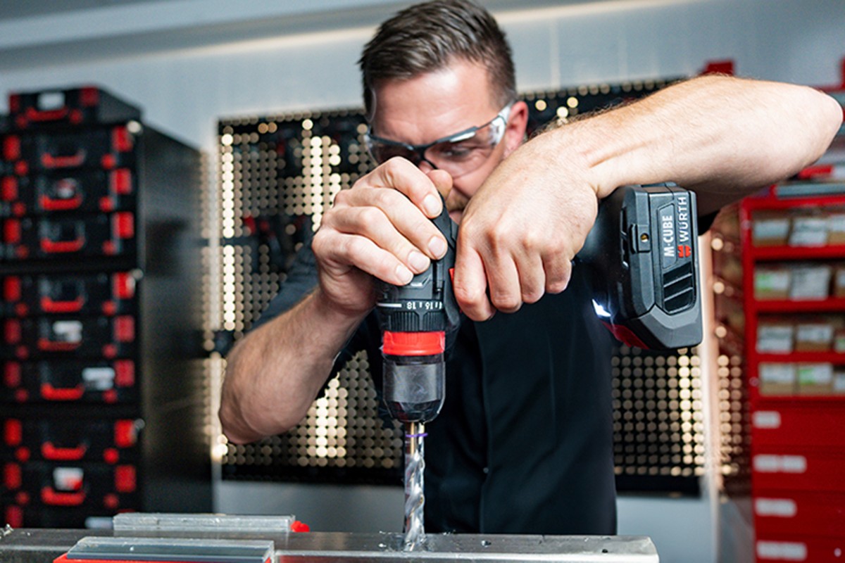 Electric tools, pneumatic tools and cordless tools, tools for material processing, hand tools, machine leasing, maintenance systems, equipment management and much more.
