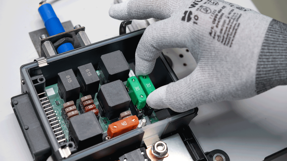 Using the electrical part by hand